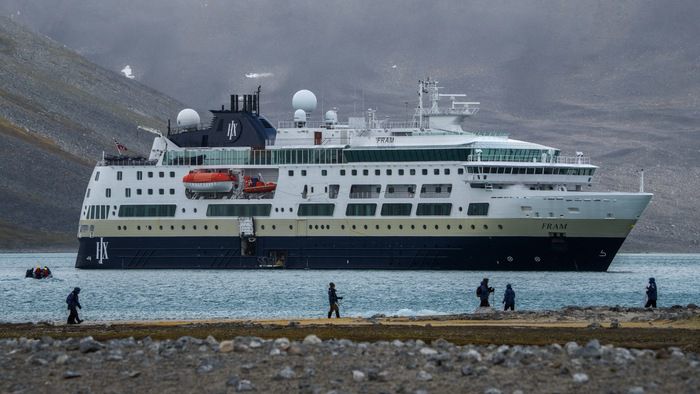 Shore excursions and activities on MS Fram